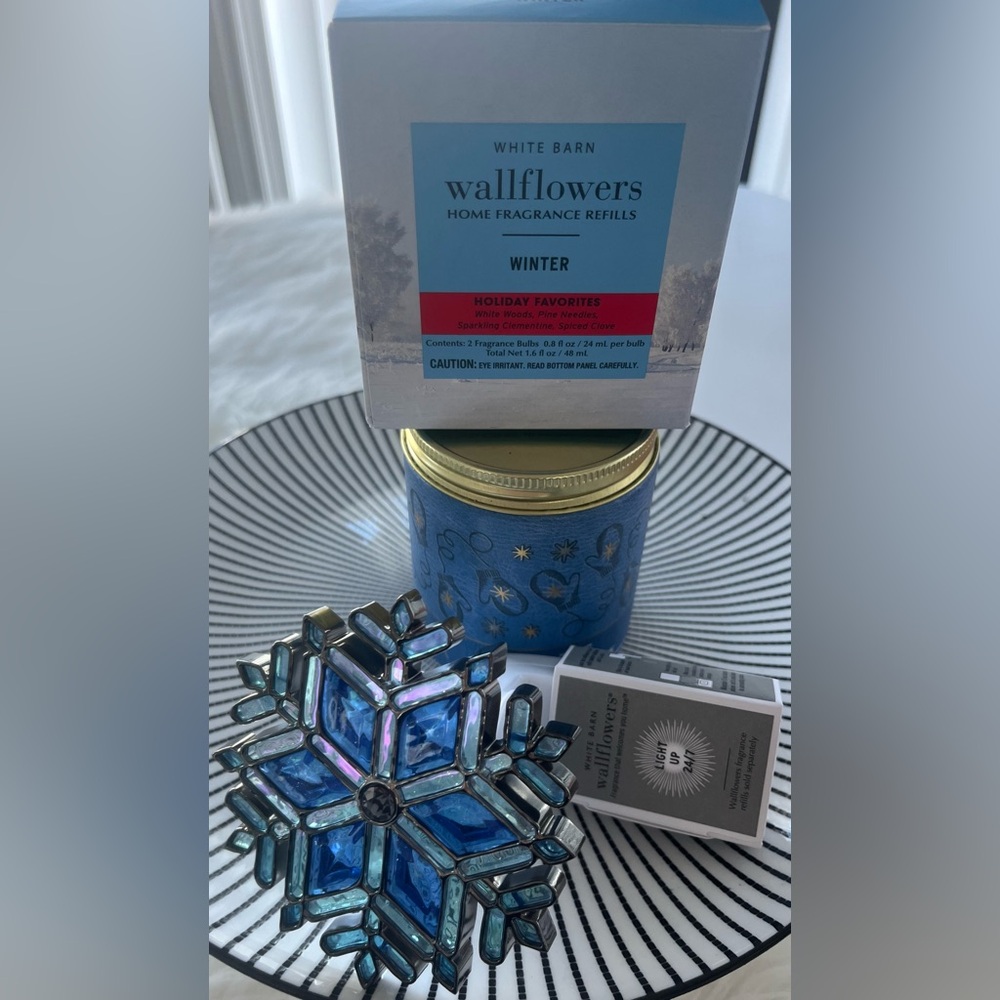 Free Ship, Gift set. White Barn Midnight Snow Candle & Wallflowers & Nightlight - Picture 4 of 4